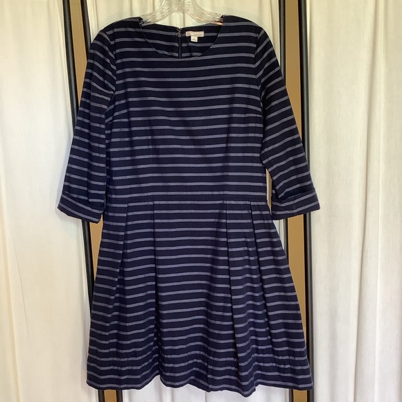 👗 2/25 Gap Navy Dress Size Small - Picture 1 of 6